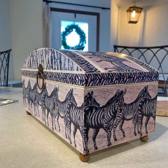 Wooden box (zebra) - Picture 2 of 5